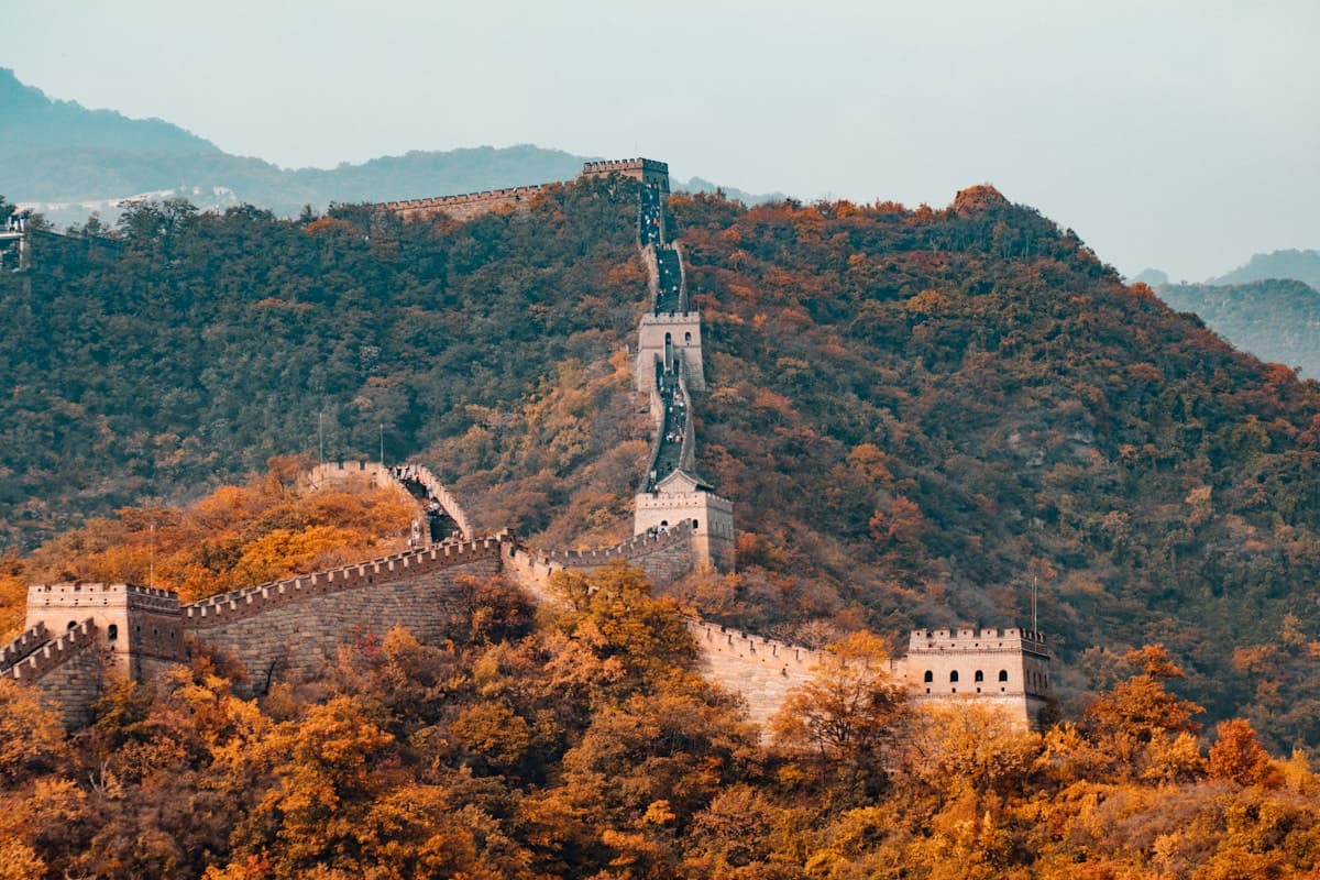 北京长城与群山
